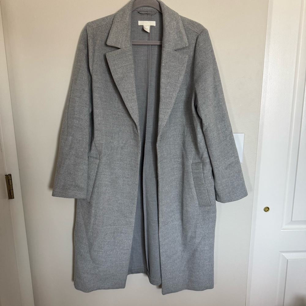 H&M Long Straight Cut Coat Jacket Light Gray Snap Closure Pockets Womens Size 8